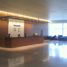 ４階の受付カウンターです。ミュージアムの受付と統合されてます