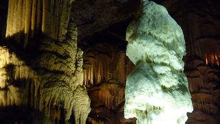トロッコ列車で進んだ先にあるヨーロッパ最大の鍾乳洞
