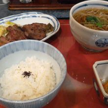 とても美味しかった(o^〜^o)蕎麦御膳