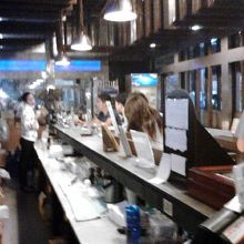 だいぶ前、レストランが無くなった後はシガーバーになってます