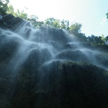 とても繊細な滝です