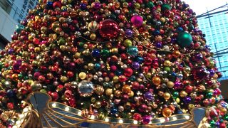 丸ビルは休日でも混んでいます