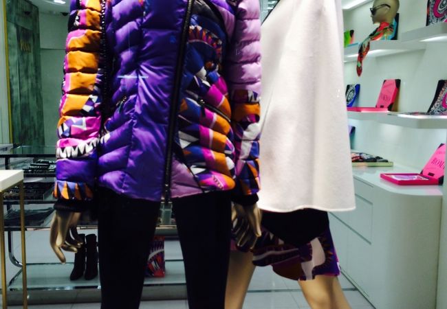 明るい色調のイタリアンプリント