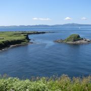 景色のいい海岸とポンモシリ島です