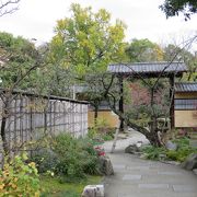 京都駅から歩いて行ける、古風な庭園です