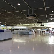 早朝の成田空港