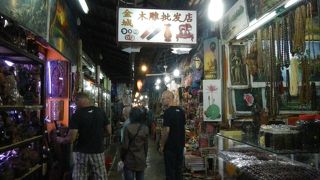 アートセンターと言うだけ民芸品が多い