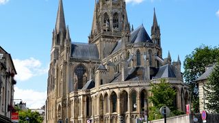 バイユーの大聖堂とタピストリー