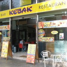 バス停向かいのケバブ屋