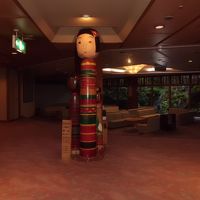 ロビーにあった巨大こけし