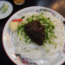 うどんの上に味噌とネギが載っている感覚