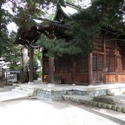 静かな高台にある神社・・・癒されますね