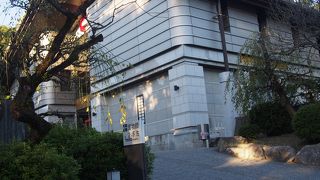 何か少しもの悲しい。