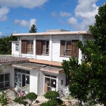 なごみの塔から撮ったハーヤナゴミカフェの外観