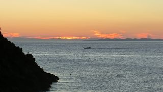 鴛泊港から利尻富士の朝焼けが素敵でした。