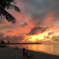 ホテルの前のビーチから見たサンセット