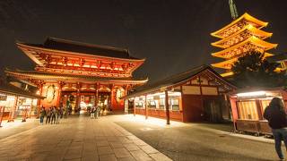 夜の浅草寺はライトアップが綺麗