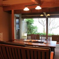 リビングルームを眺める