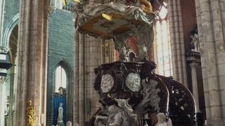 神秘の子羊は撮影できませんが説教台なども素晴らしかった