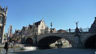 レイエ川にかかる素敵な橋