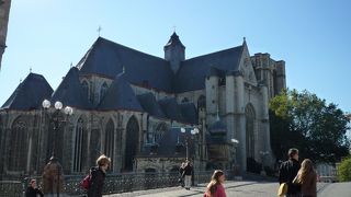 聖ミヒエル橋のすぐ近くにあります