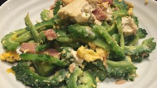 ライブありの沖縄料理屋さん