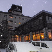 雪が舞う夕方に到着しました。