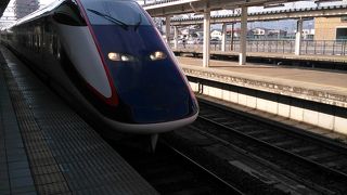 山形を走る新幹線