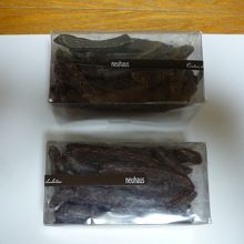 オレンジピールのチョコレートかけ　１箱17ユーロ