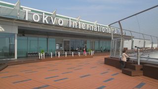 初夏の羽田空港 国際線旅客ターミナル 展望デッキ