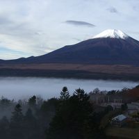 富士と雲海の山中湖