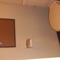 トイレは独立。便座は冷たい。