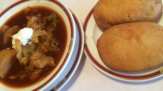 老舗のロシア料理、バラライカ。