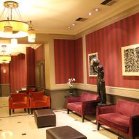 ロビーはシックな内装