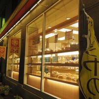 パン屋さん　手前に自販機もありました。