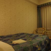 お部屋。パジャマはシャツタイプで使いやすいです。