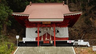 田沢湖畔の神社、たつこ姫が飲んだというご神水が沸くとか・・・。