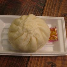 豚まん(190円)です。