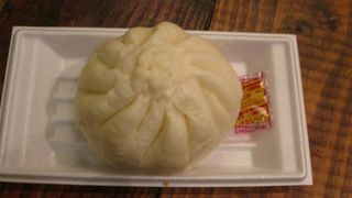 豚まんにカラシ