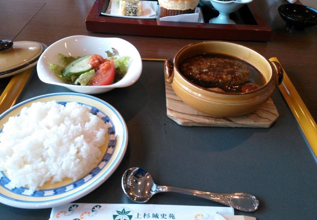 上杉神社すぐの食事処