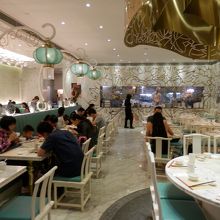 ファミレス風の店内