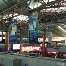 フードコートにショップも多数！