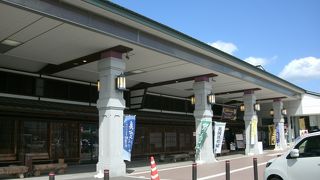 広くて綺麗、お土産の品揃えが良い