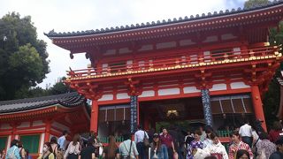 八坂神社は京都を代表する神社です。