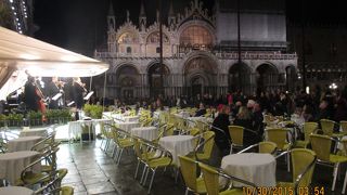 夜のムードも素敵です