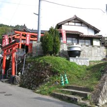 神社脇の大きなお釜