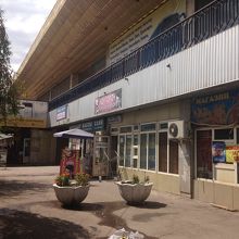 売店などはたくさんある