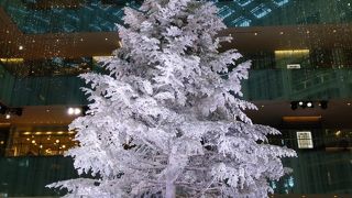 白いクリスマスツリー