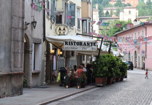 トレント旧市街の雰囲気の良いイタリアンレストラン