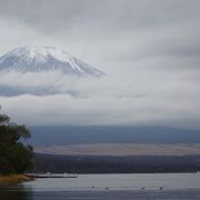 山中湖から富士山を望むベストスポットです。